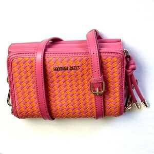 Steve Madden Woven Crossbody Organizer in Vibrant Pink and Orange